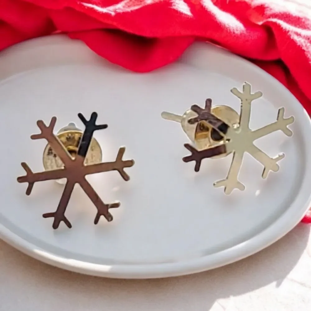 Holiday Earrings🎄Gold Snowflake Studs Festive Christmas Party Jewelry Winter